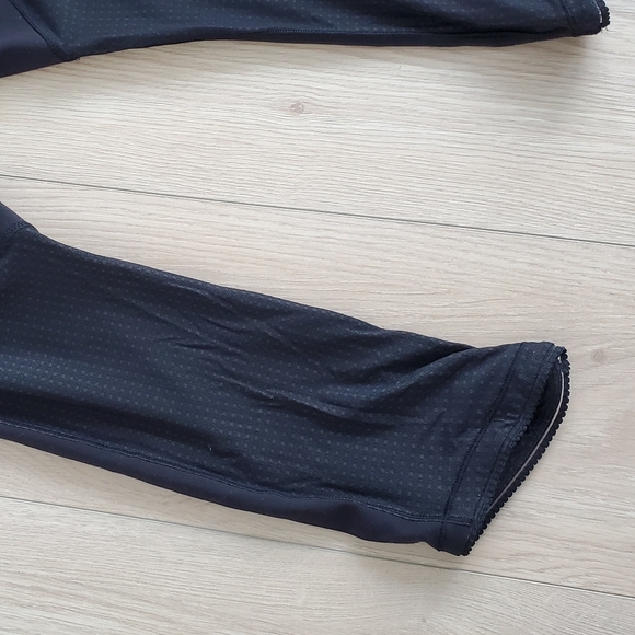 Lululemon 3/4 mesh leggings in size 2 - Picture 6 of 6